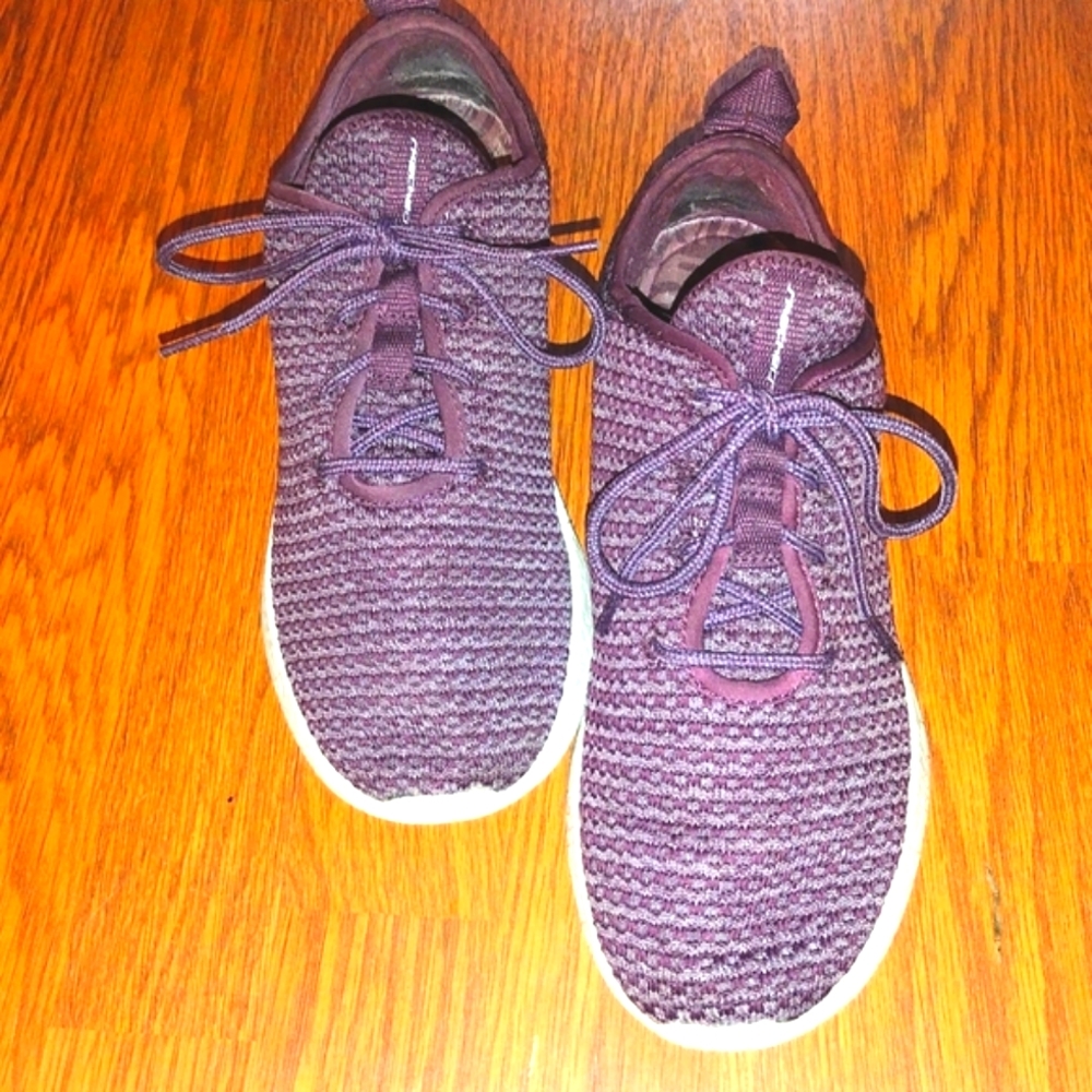 Sketchers Plum Colored Athletic shoes@